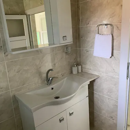 Case de vacanță Muestakil Havuzlu Ev
